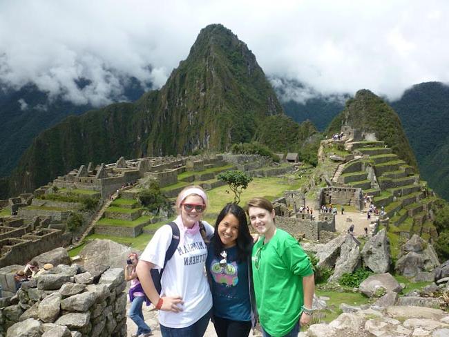澳门新葡京官网 students at Machu Picchu, Peru